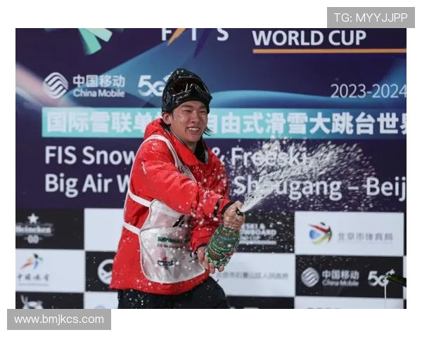 国际雪联中国队齐贺苏翊鸣夺冠